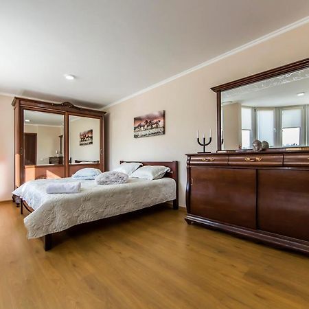 Super Comfort Flat For You Near The Metro. Kiev Dış mekan fotoğraf