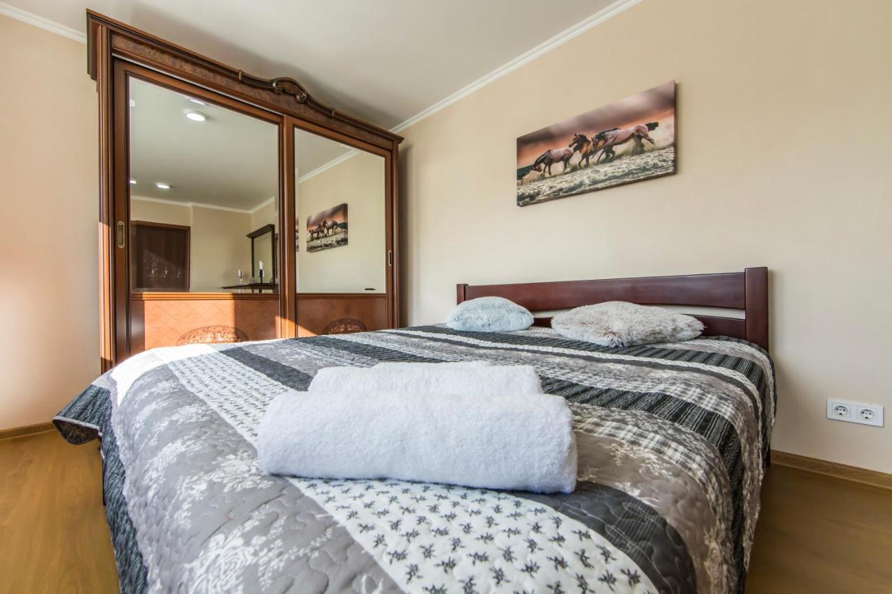 Super Comfort Flat For You Near The Metro. Kiev Dış mekan fotoğraf