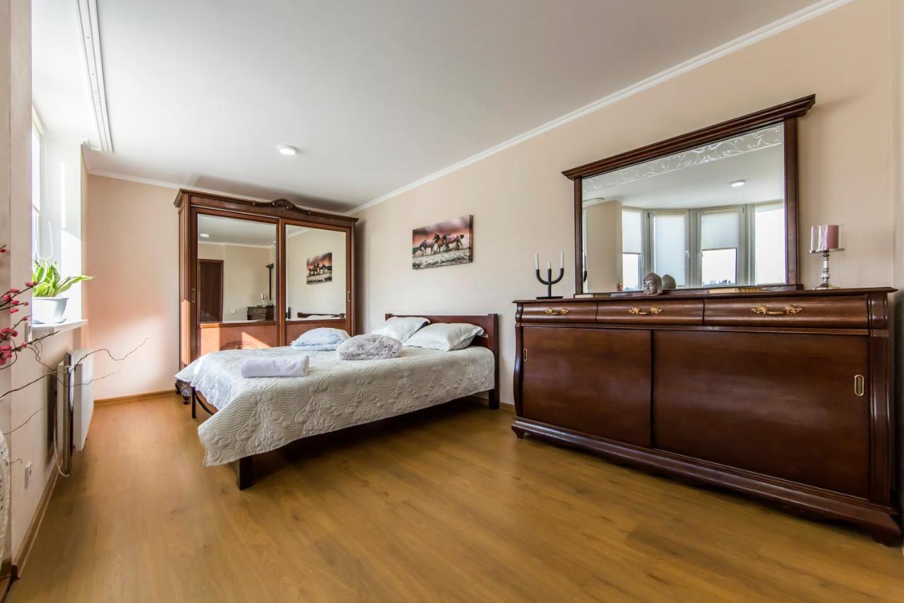 Super Comfort Flat For You Near The Metro. Kiev Dış mekan fotoğraf